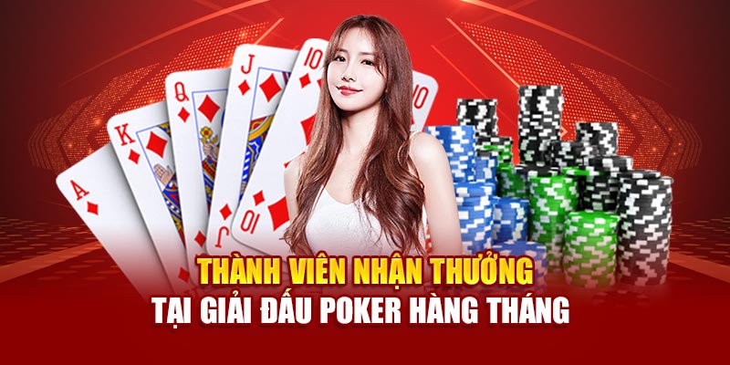 Thành viên nhận thưởng tại giải đấu Poker hàng tháng